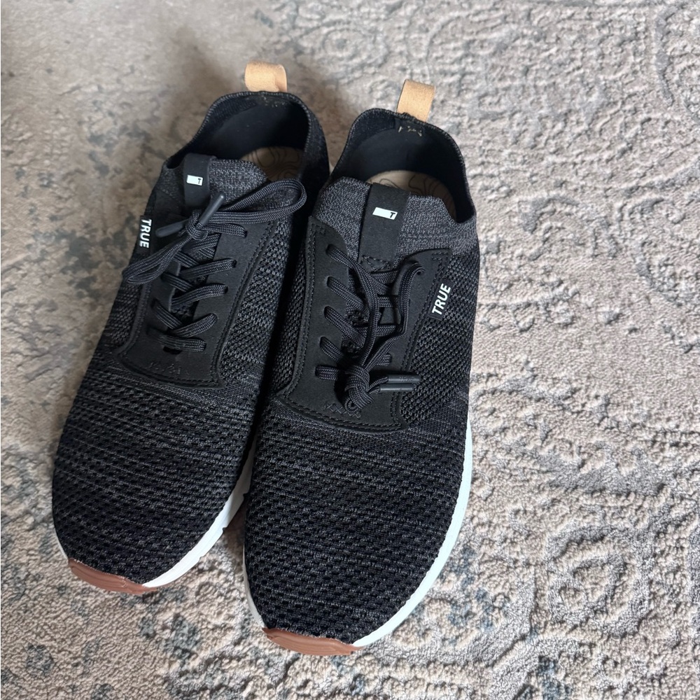 TRUE Black Knit Men's Lightweight Sneakers